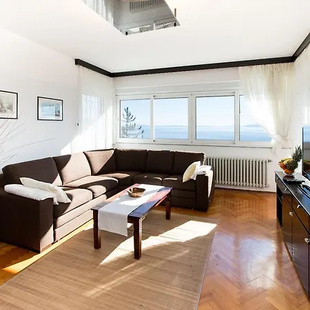 Blue View Apartment